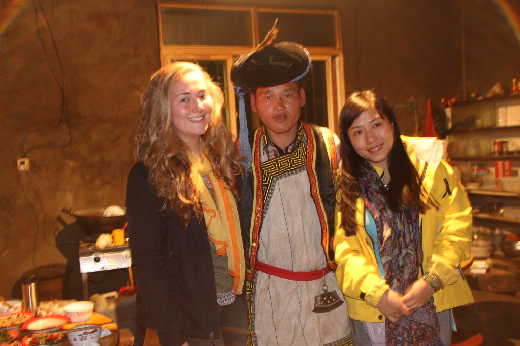 Traditionelle Kleidung der Qiang Minderheit