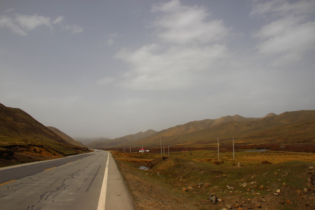 Through the grassland into the Tibetan area..
